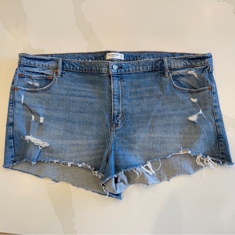 Abercrombie & Fitch Women's High Rise Mom Denim Shorts Size 37 Blue Distressed